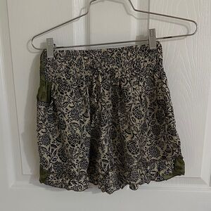 Floral Patterned Women's Shorts